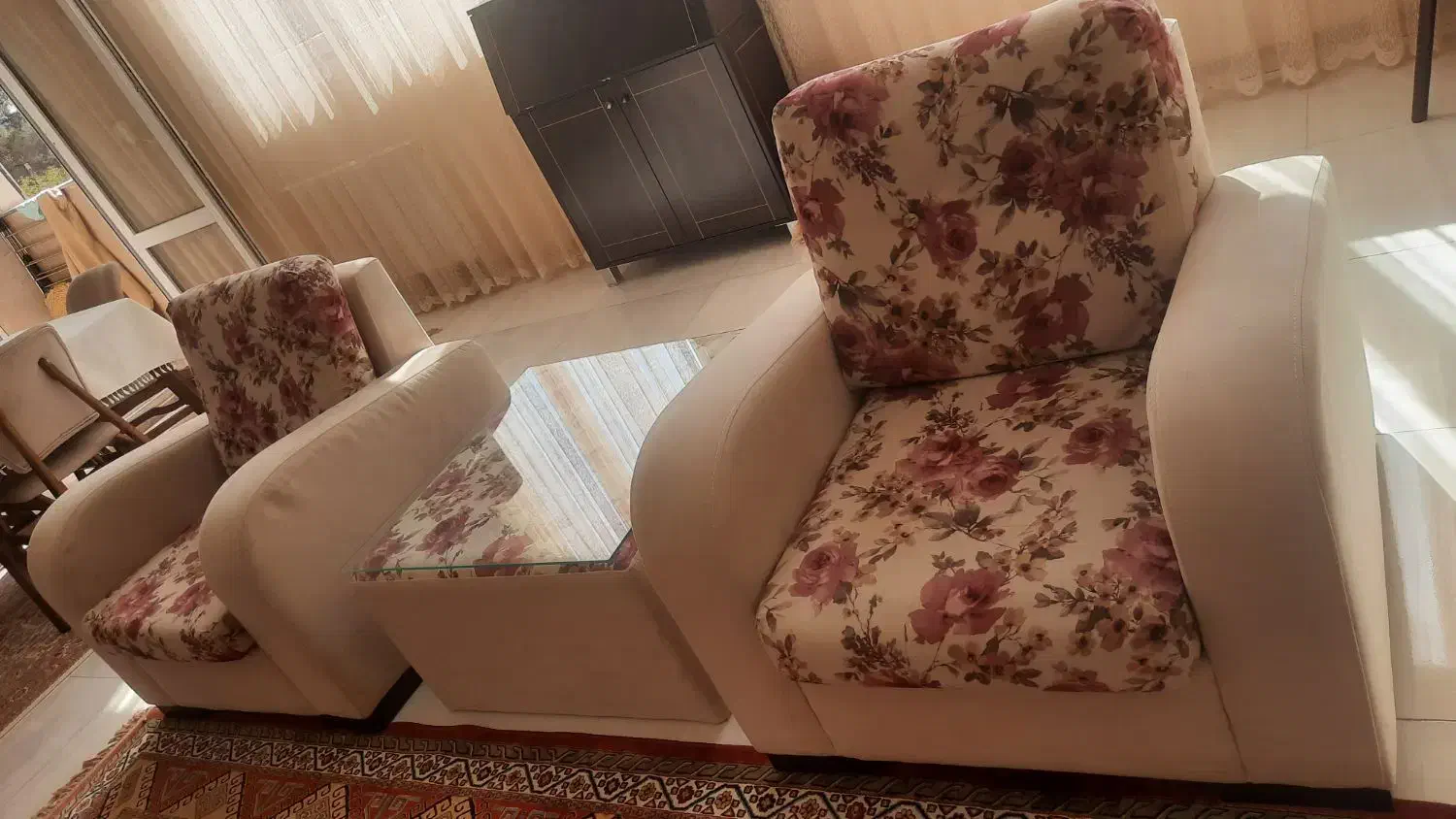 نیم ست راحتی به همراه میز|مبلمان خانگی و میز عسلی|کرج, فاز ۴ مهرشهر|دیوار