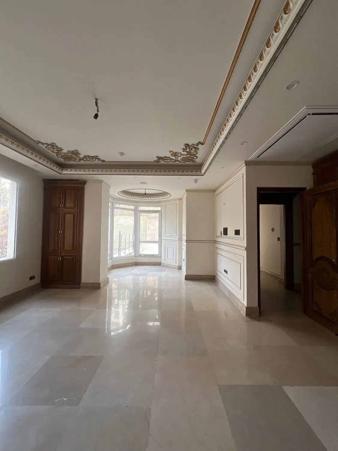 اپارتمان۳۳۰متر۴خواب نیاوران۱۵۰متر حیاط اختصاصی