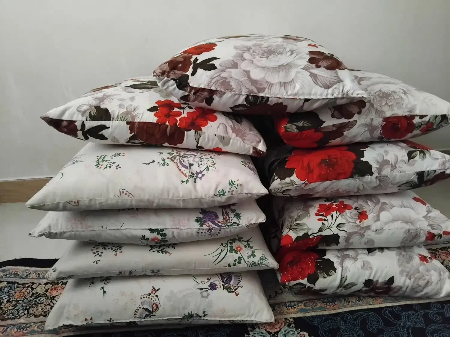 بالش پر|رختخواب، بالش، پتو|پرهسر, |دیوار