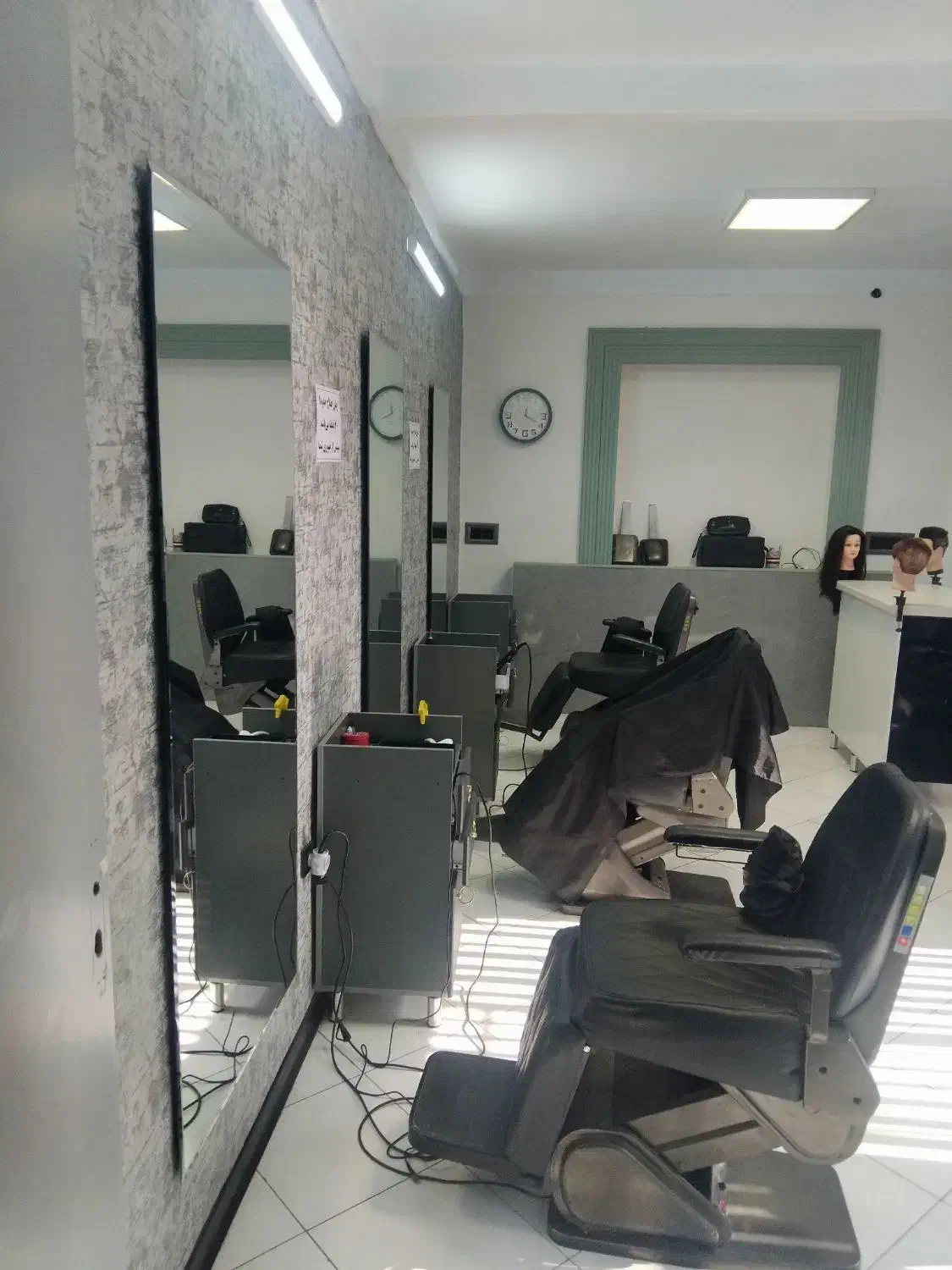 خدمات مو آرایشگری مردانه آموزشگاه فنی حرفه ای|خدمات آرایشگری و زیبایی|تهران, نارمک|دیوار