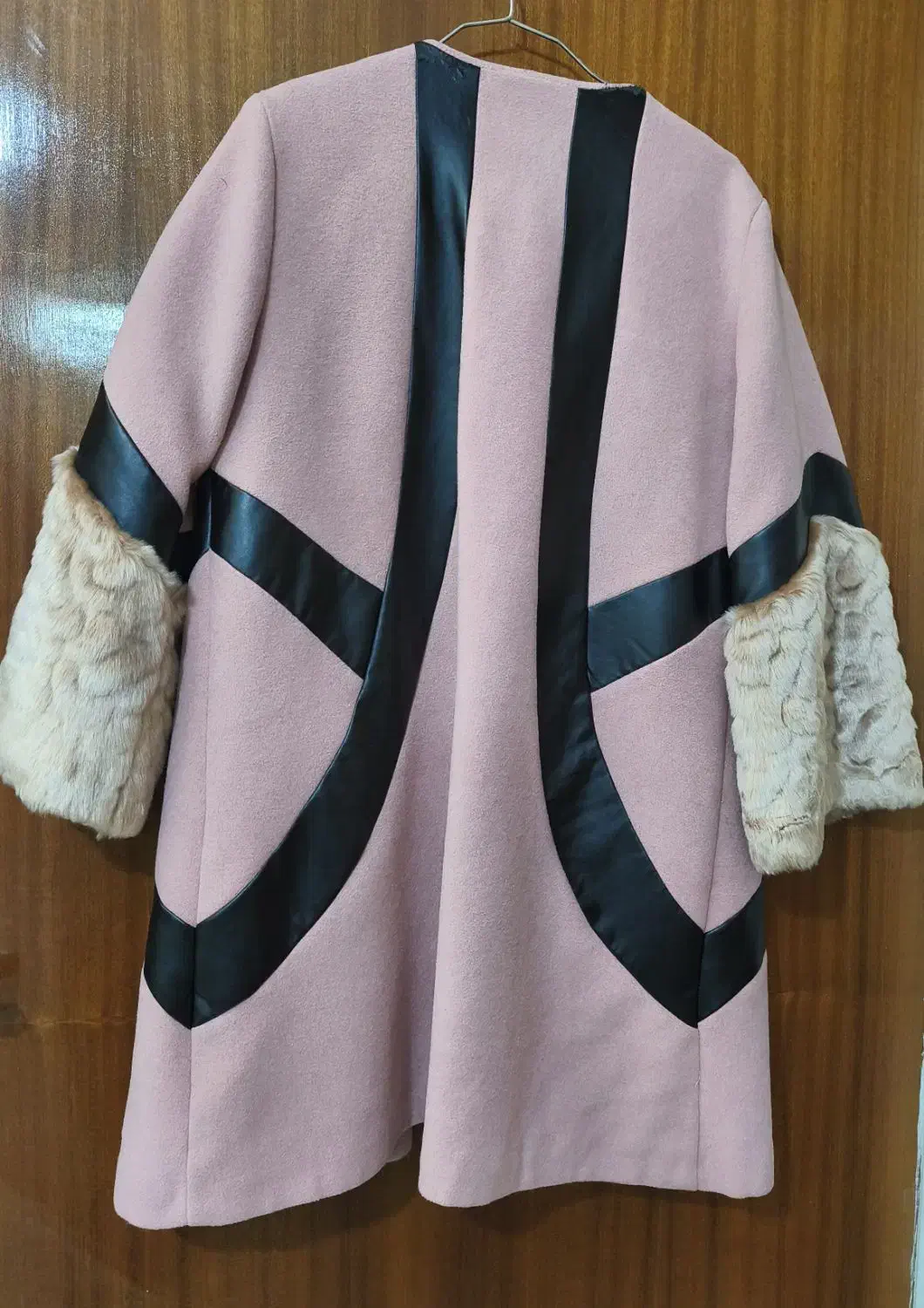 پالتو|لباس|گنبد کاووس, |دیوار