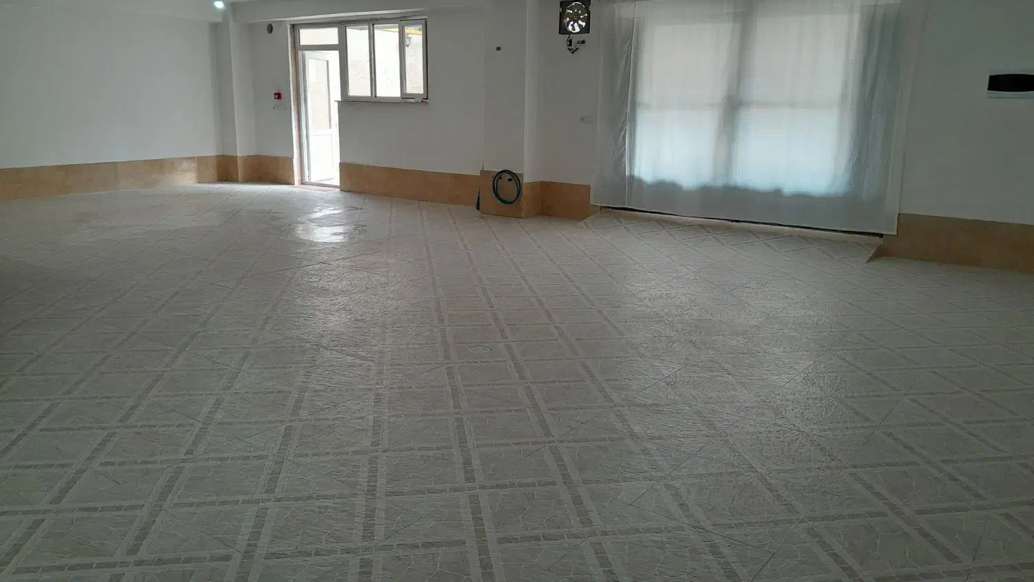 اجاره پارکینگ متراژ ۱۰۰متر|اجارهٔ دفتر صنعتی، کشاورزی، تجاری|سهند, |دیوار