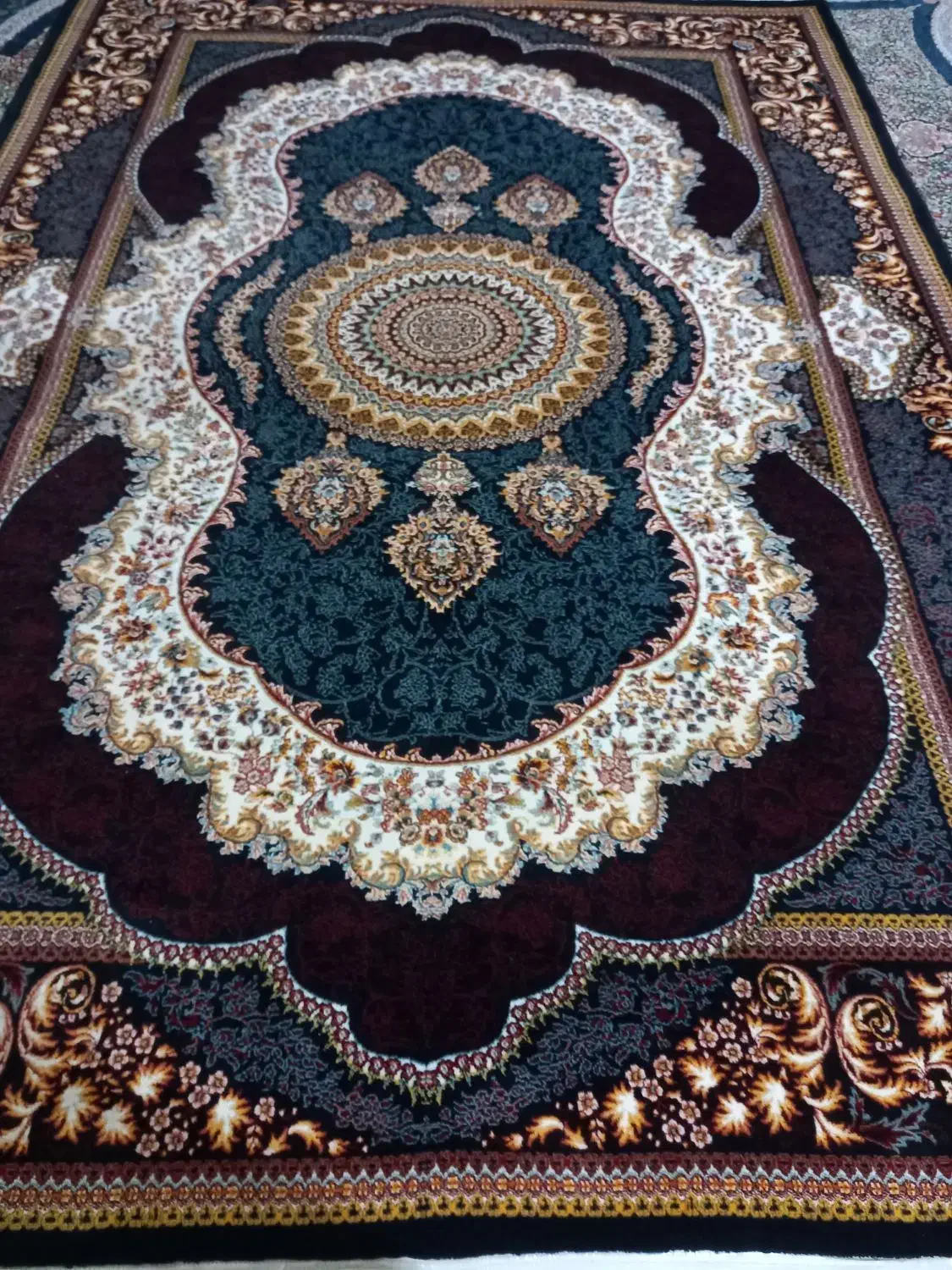 فرش۹متری ۷۰۰شانه|فرش|کوهدشت, |دیوار