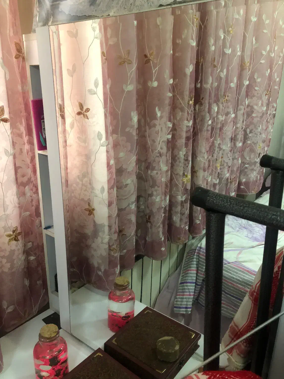 تخت جکدار جادار با میز ارایش|تخت و سرویس خواب|تهران, قیام|دیوار