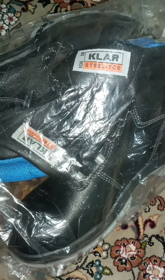 کاپشن (بادگیر)برند maxonو کفش کار برندklar|لباس|آزادشهر, |دیوار