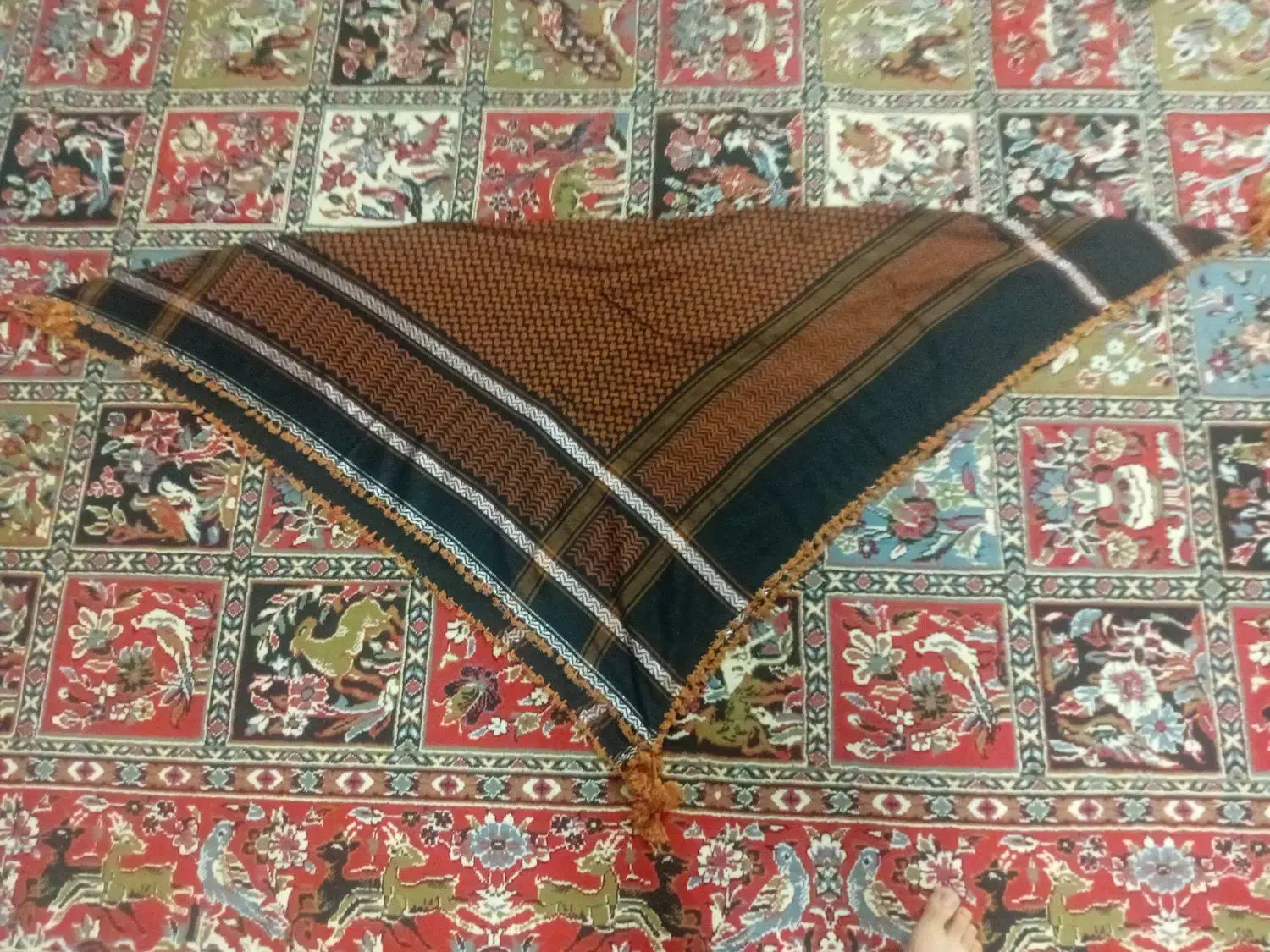 چفیه عربی نو|لوازم خیاطی و بافتنی|اصفهان, ارداجی|دیوار