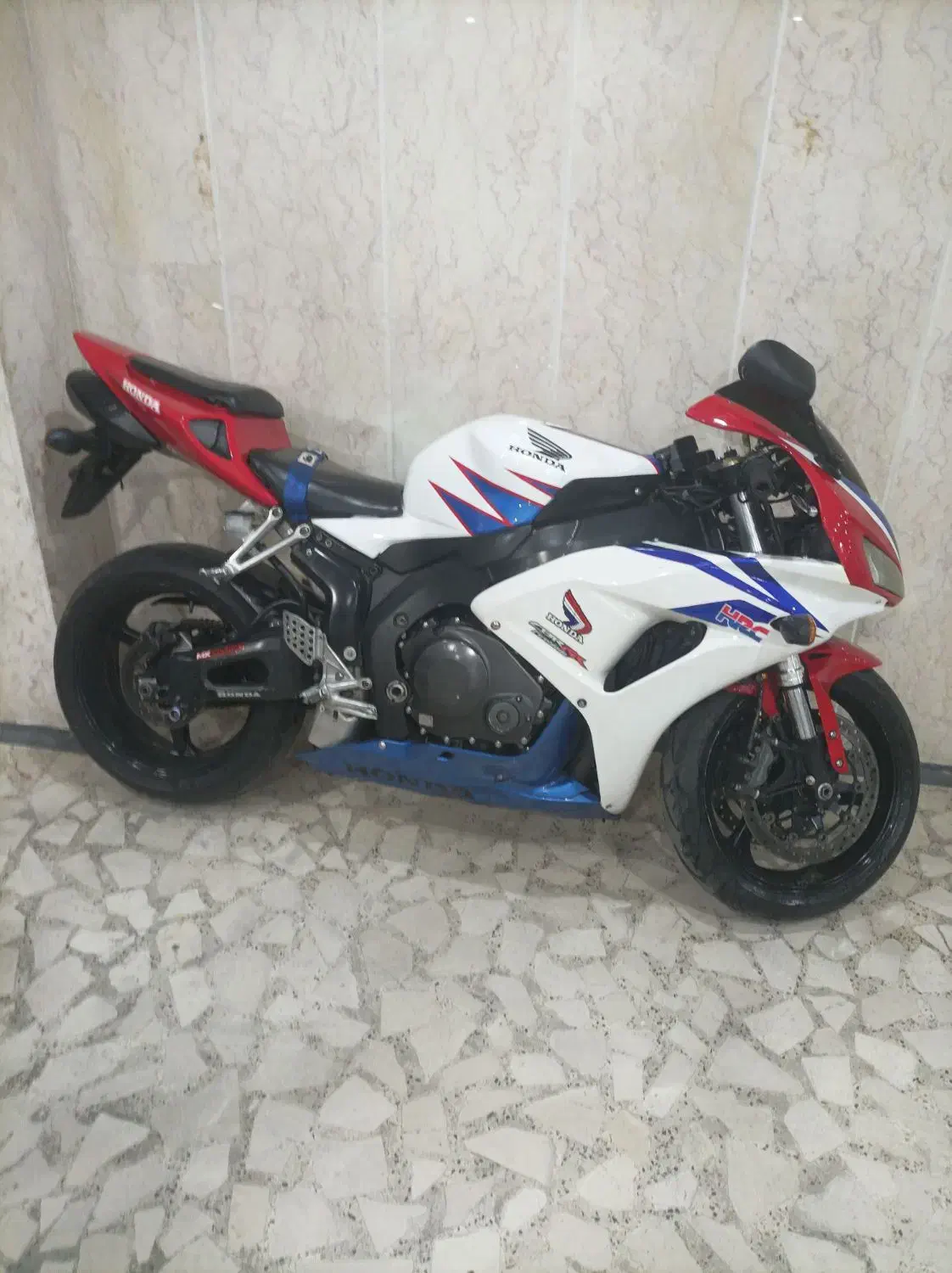 cbr1000rrمدل۲۰۰۷ سالم به شرط|موتورسیکلت|تهران, میدان ولیعصر|دیوار