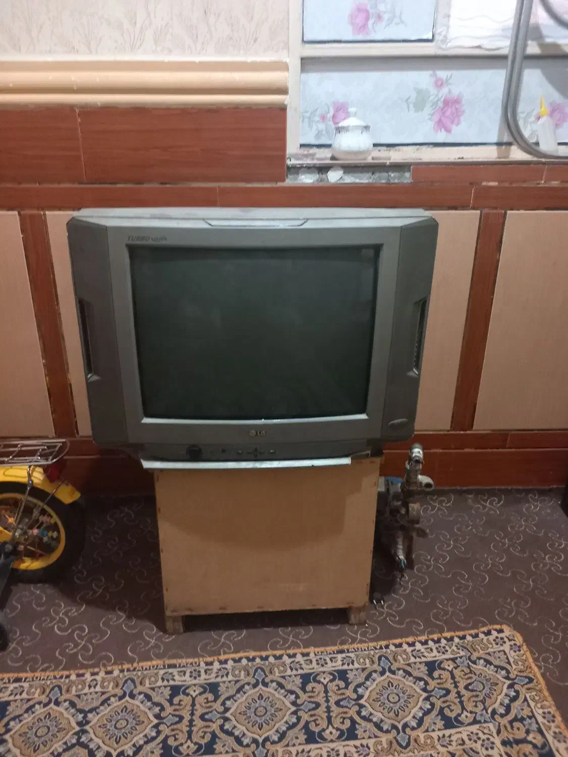 تلویزیون|تلویزیون و پروژکتور|کارون, |دیوار