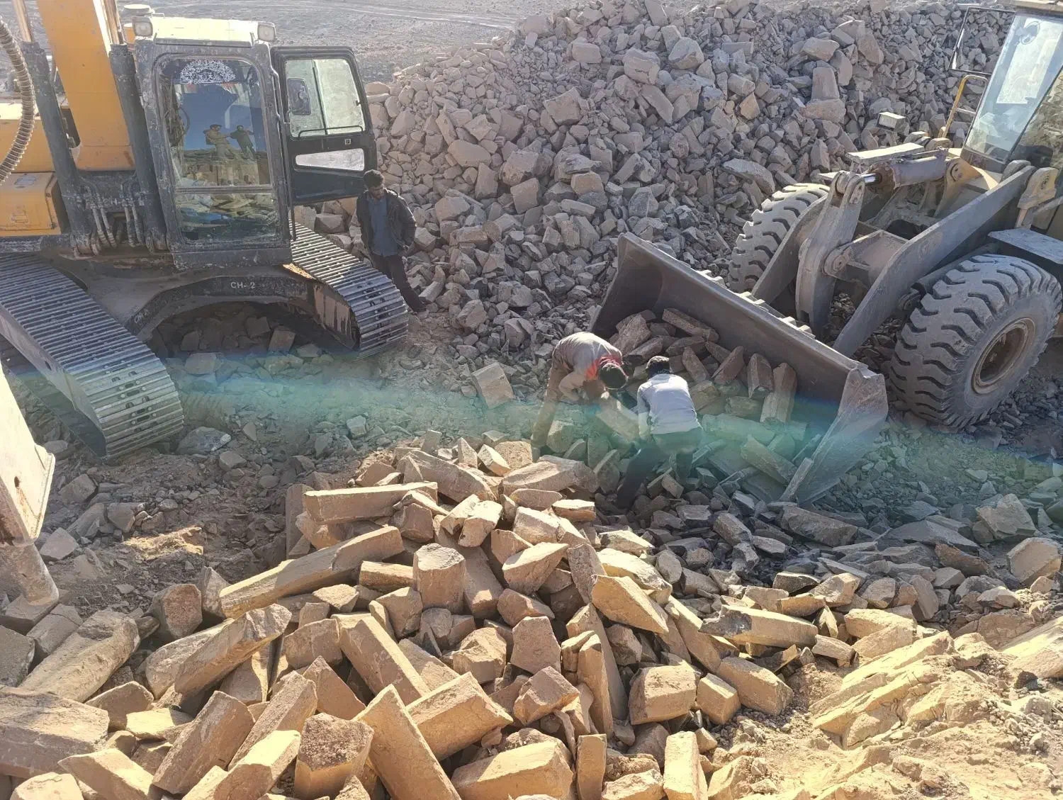 سنگ بازالت و سنگ لاشه . درخواست کامیون|مصالح و تجهیزات ساختمان|سربیشه, |دیوار