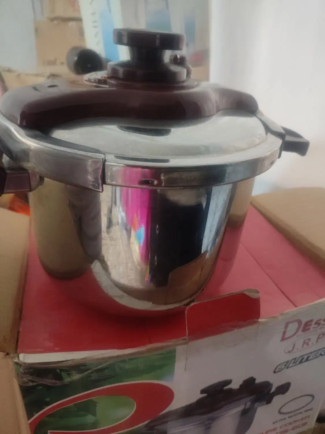 زود پز نونو آکبند|ظروف پخت‌وپز|پره‌سر, |دیوار