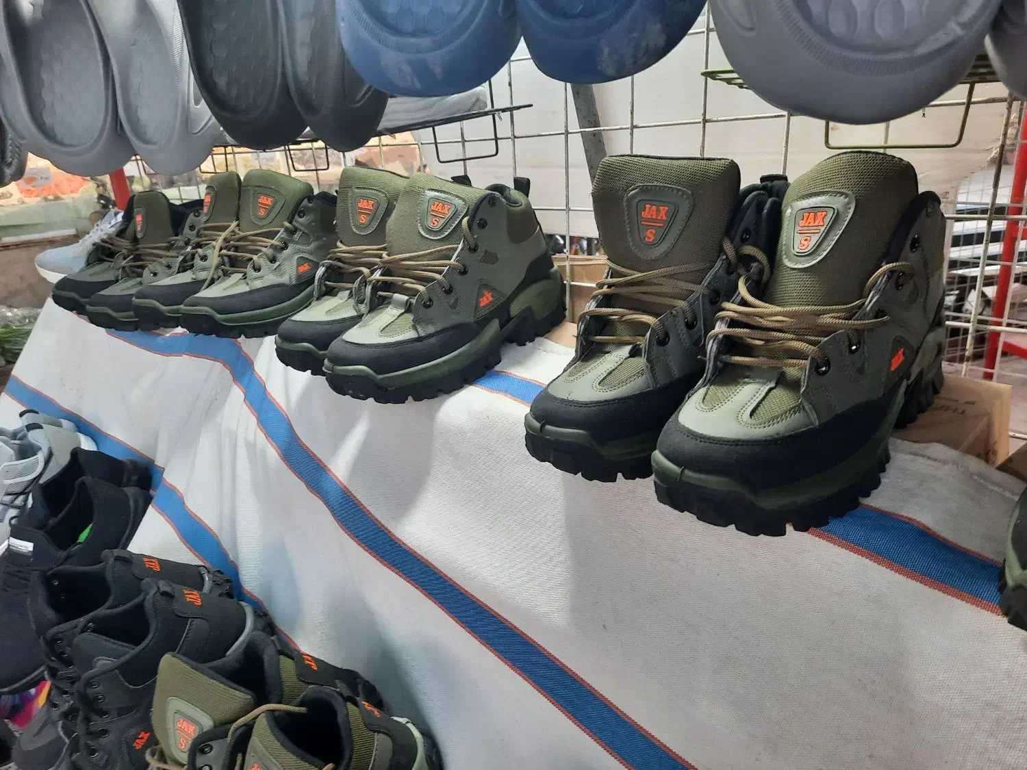 کفش کوهستان با قیمت با ور نکردنی|کیف، کفش، کمربند|شیراز, شهرک مطهری|دیوار