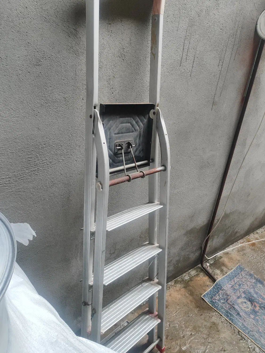 نردبان آلومینیومی در حد نو|ابزارآلات|بندر انزلی, کلیور|دیوار