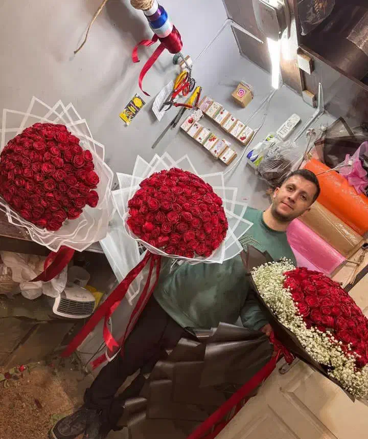 دسته گل رز هلندی کاغذ پیچی روز زن روز مادر|گل و گیاه طبیعی|تهران, ورزشگاه آزادی|دیوار