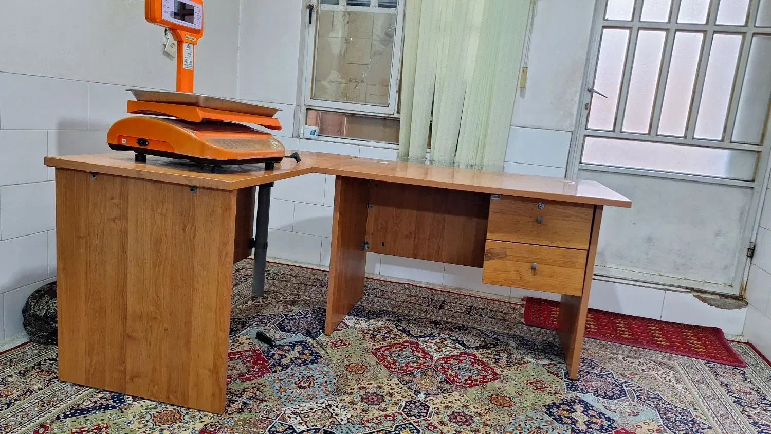 میز|میز تحریر و کامپیوتر|یزد, |دیوار