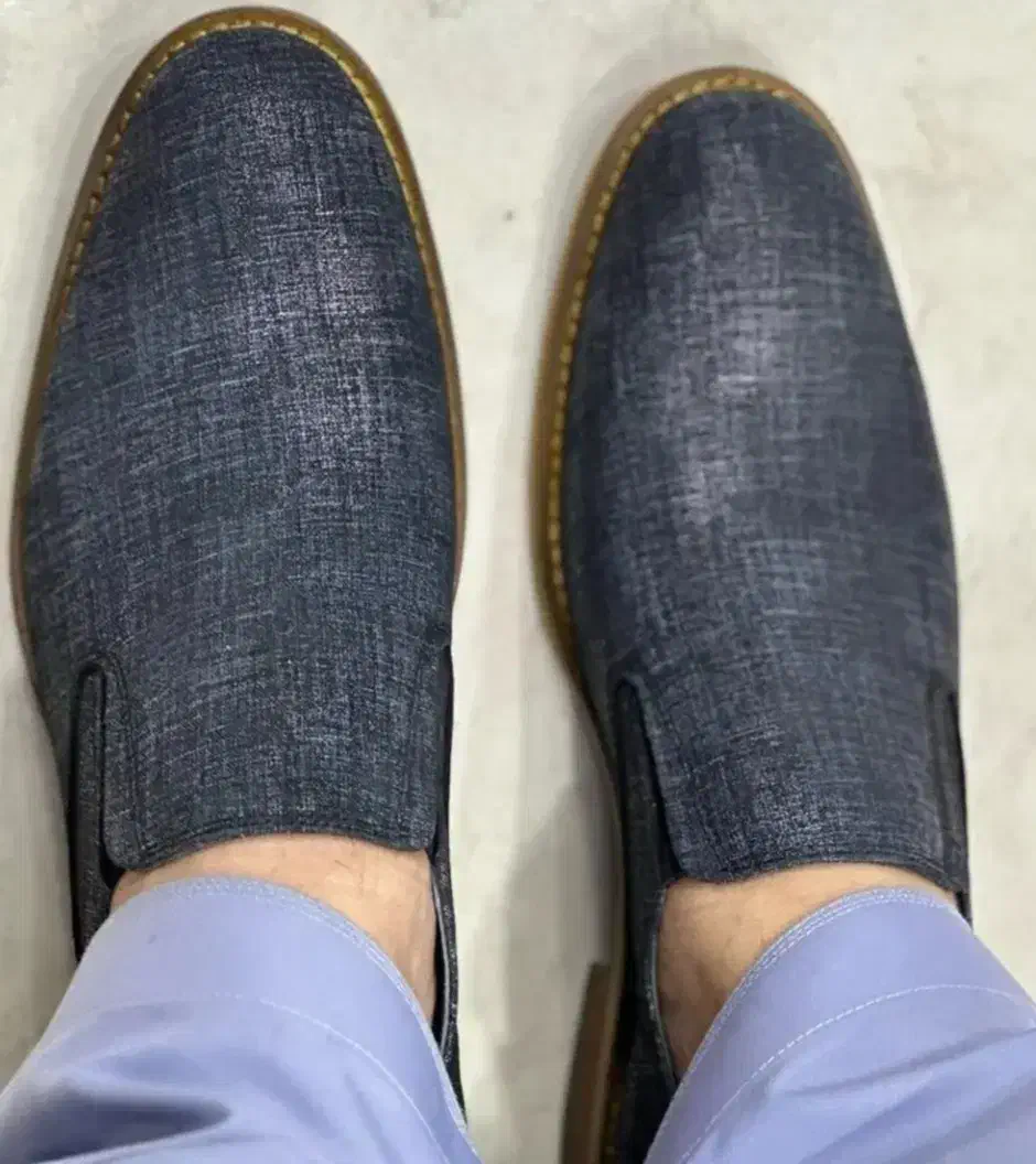 کفش|کیف، کفش، کمربند|ایرانشهر, |دیوار