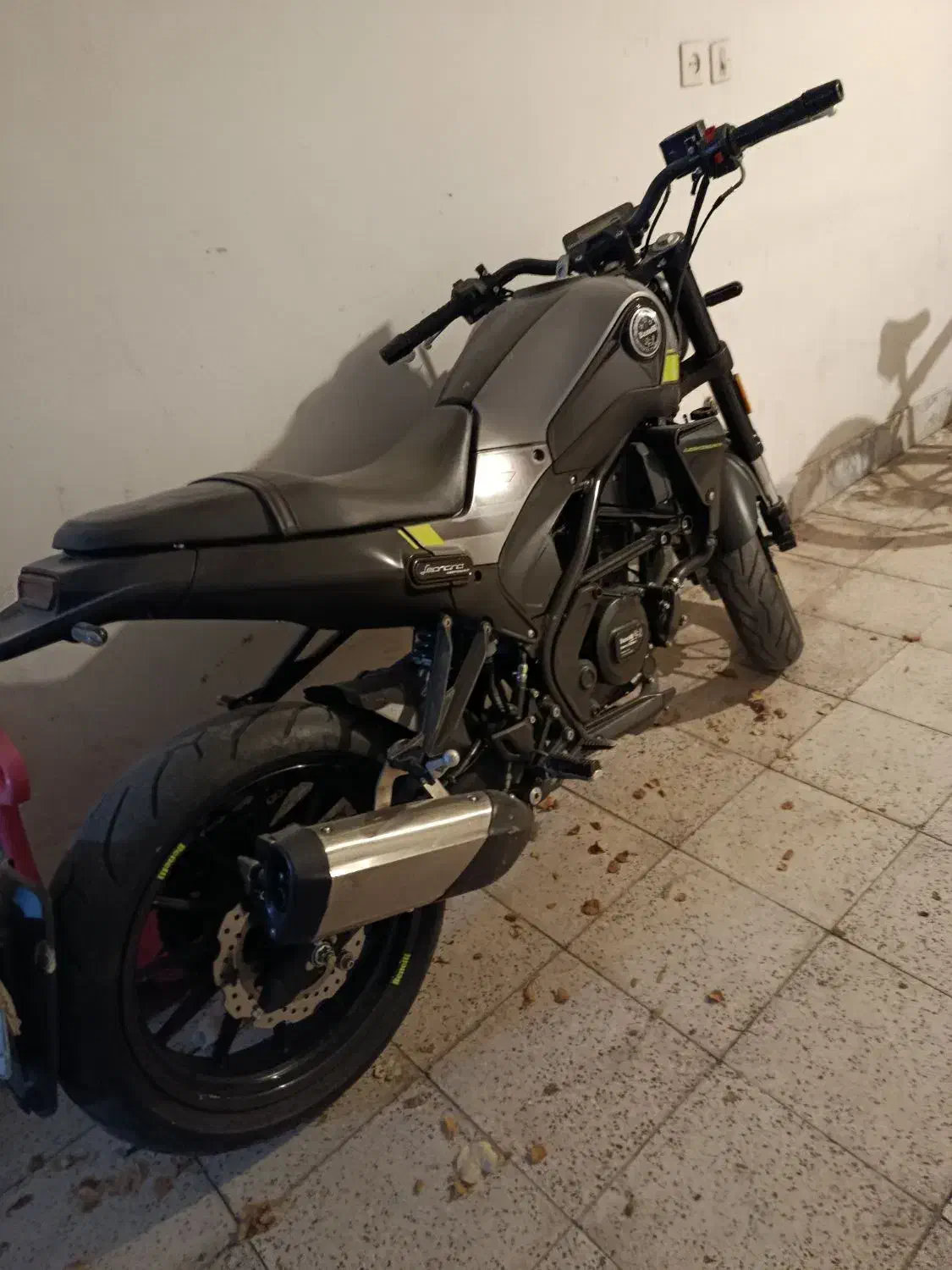 بنلی 250|موتورسیکلت|مشهد, کوه سنگی|دیوار