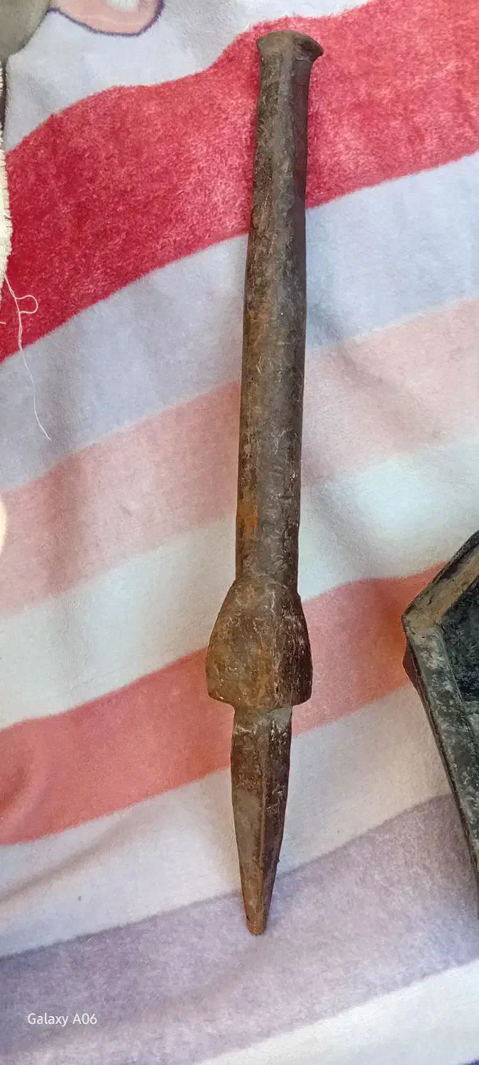 سندان فولادی|کلکسیون اشیاء عتیقه|یزد, |دیوار