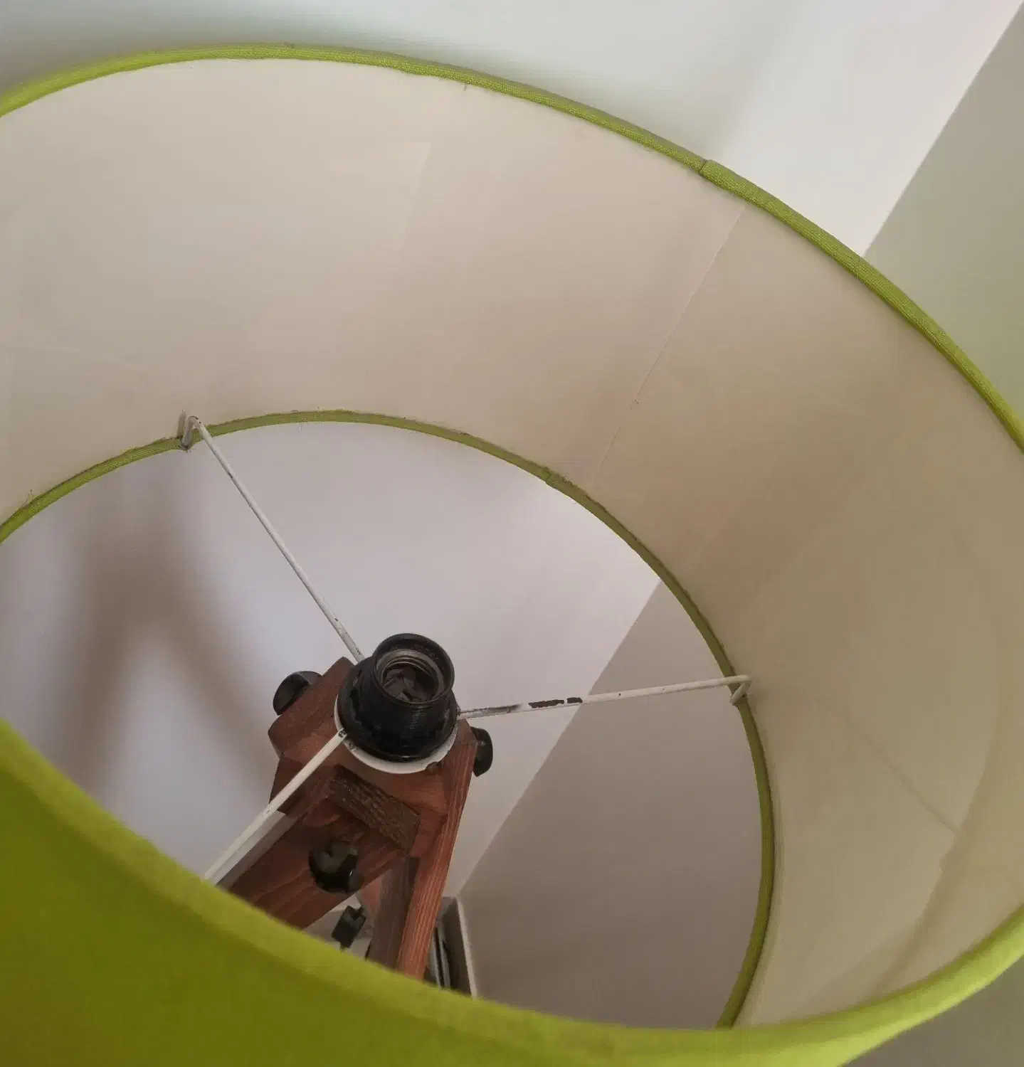 شید اباژور یا کلاهک اباژور|چراغ خواب و آباژور|ری, دیلمان|دیوار