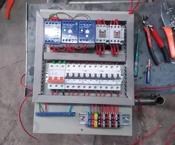 برقکار صنعتی  (تابلو برق)|خدمات پیشه و مهارت|ایرانشهر, |دیوار