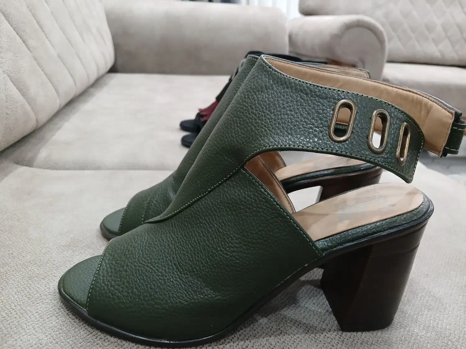 کفش|کیف، کفش، کمربند|کوهدشت, |دیوار