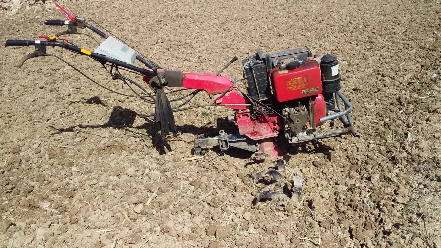 شخم زدن زمین باتیلر|خدمات باغبانی و درختکاری|آبادان, |دیوار