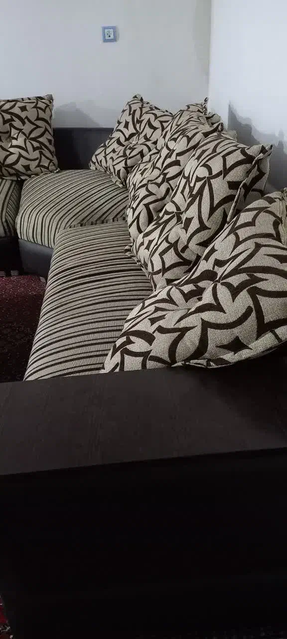 مبل ال تمیز ۷نفره به همراه عسلی|مبلمان خانگی و میز عسلی|قم, دانش|دیوار