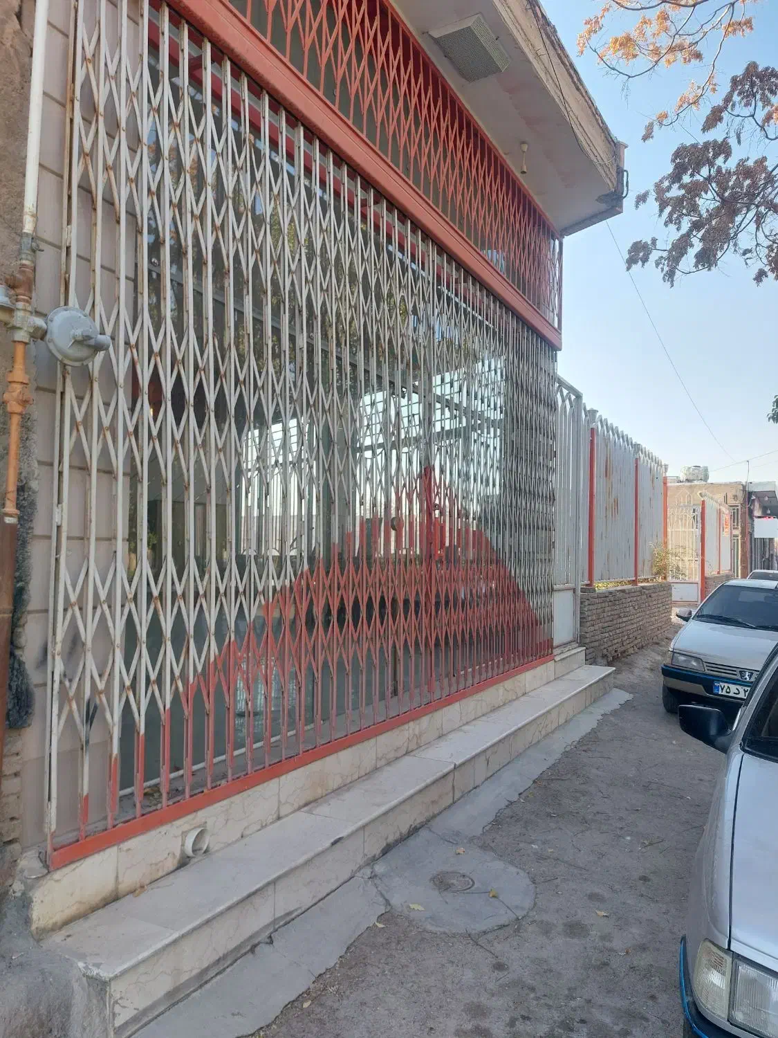 گاراژ تجاری به همراه دفتر آماده یه اجاره|اجارهٔ مغازه و غرفه|شهرضا, |دیوار