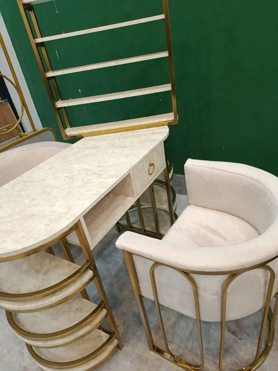 میز ناخن پرطرفدار / صندلی پرفروش و راحت هلال|آرایشگاه و سالن‌های زیبایی|ملک‌آباد, |دیوار