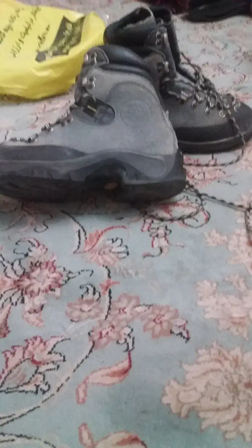 بوت خارجی مارک vibram|کیف، کفش، کمربند|اصفهان, قلعه طبره|دیوار