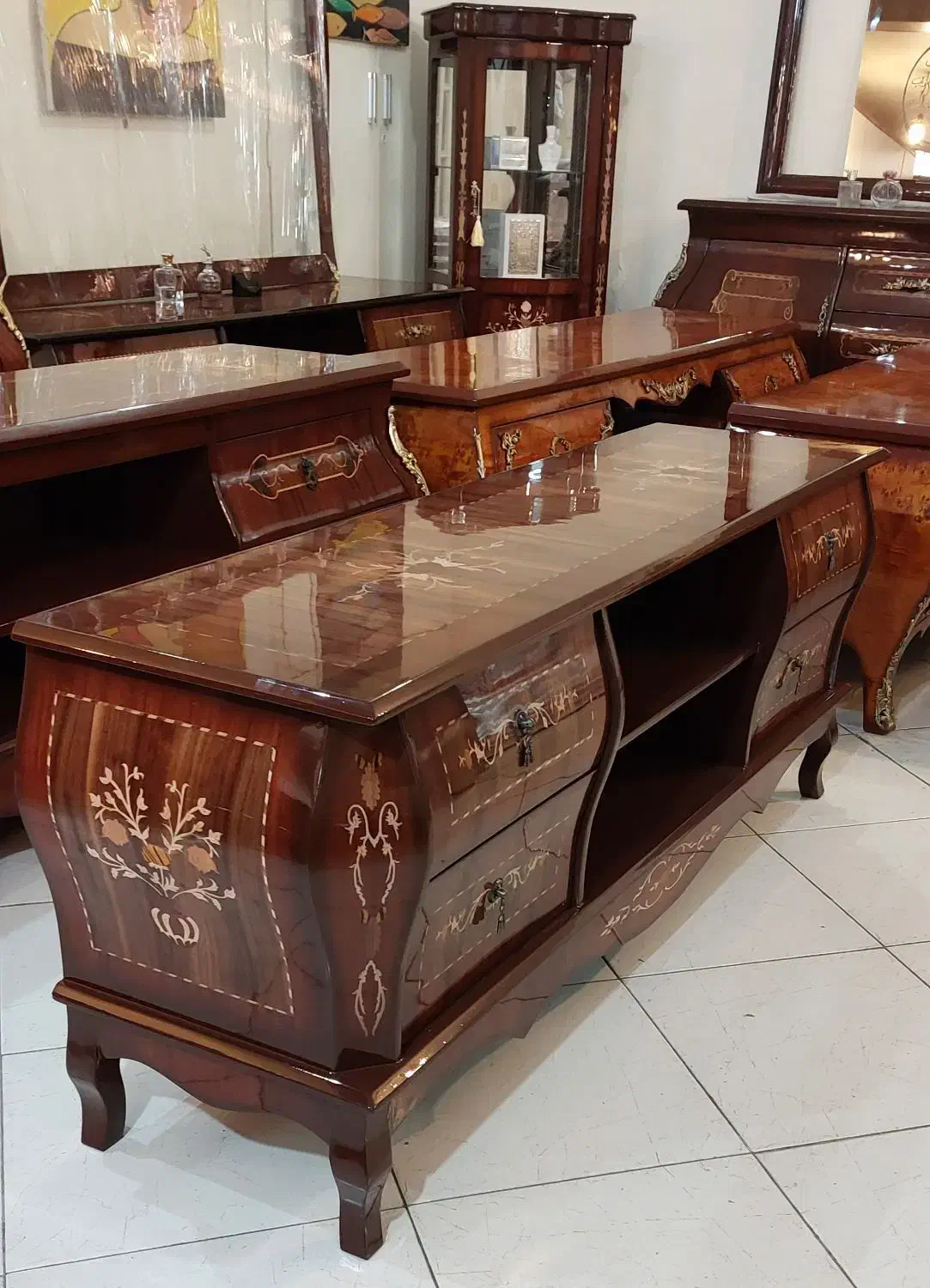 میز تلویزیون معرق چوبی و مازول آنتیک کار دست|میز تلویزیون|تهران, علم و صنعت|دیوار