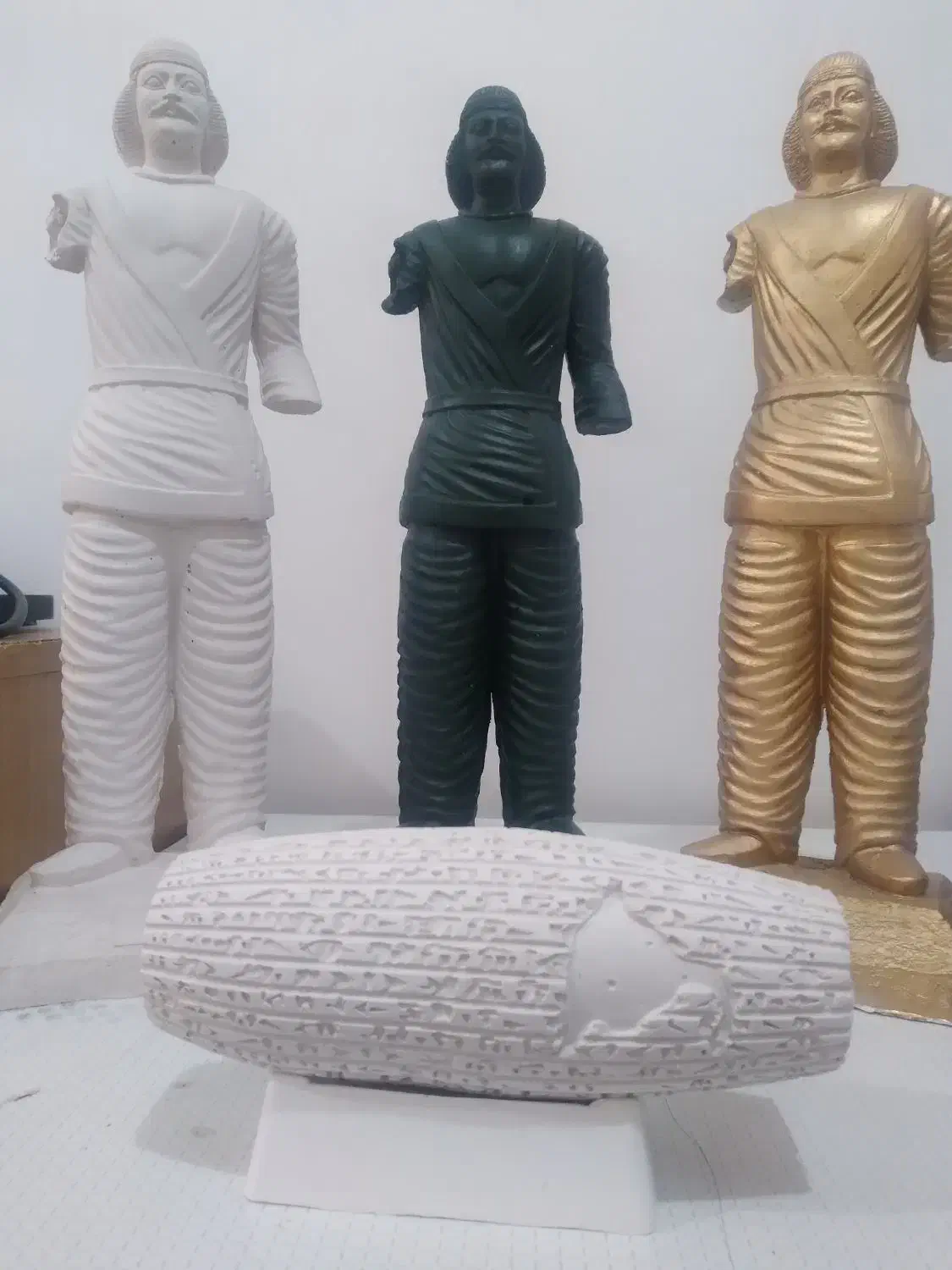 بیس منشورکورش ومردپارتی|مجسمه، تندیس، ماکت|ایذه, |دیوار