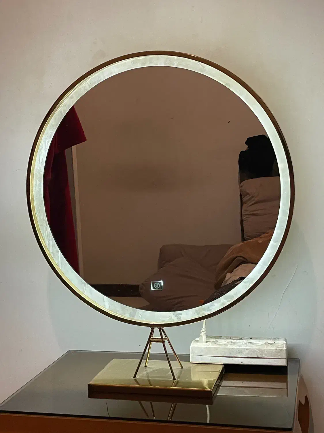 آینه|آینه|تهران, بهار|دیوار