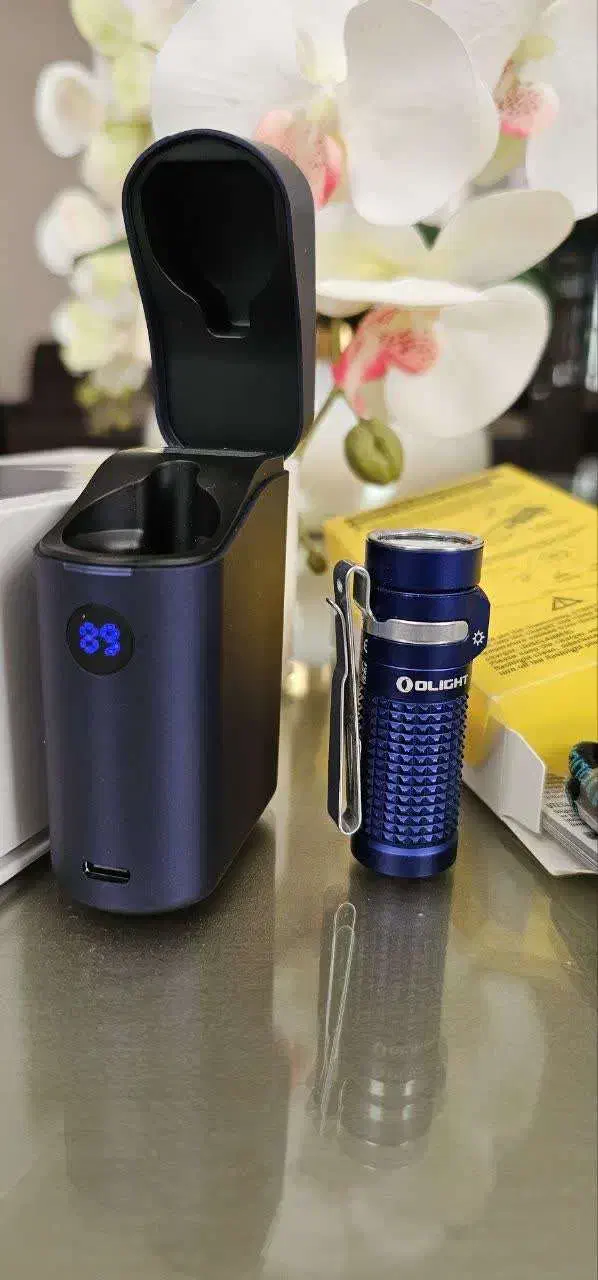 Olight چراغ قوه اولایت بتون 4 همراه کیس شارژر|کوهنوردی و کمپینگ|گلپایگان, |دیوار