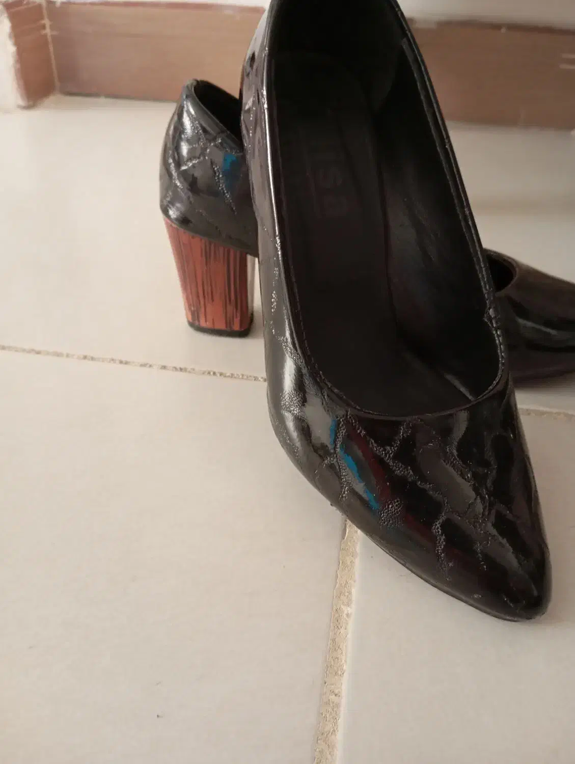 کفش مجلسی|کیف، کفش، کمربند|ساوه, |دیوار