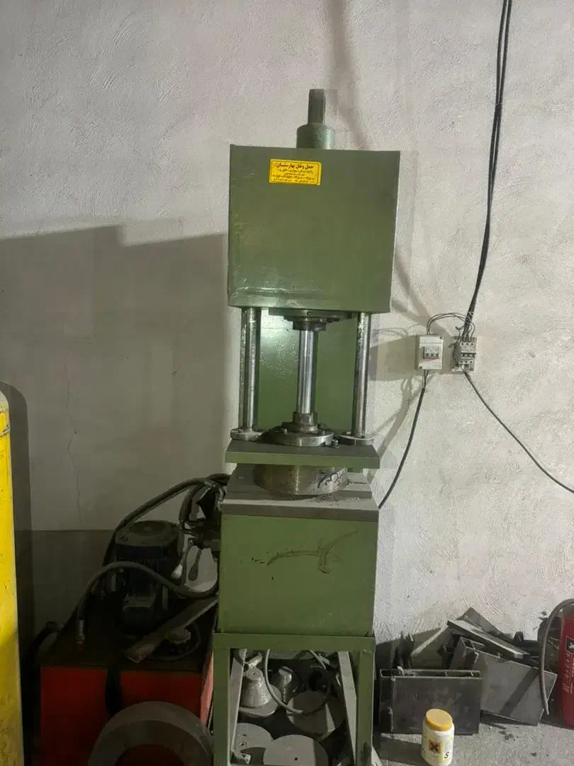 پرس هیدرولیک چهل تن و15تن ودستگاه پرداختکاری|ماشین‌آلات صنعتی|ورامین, شهرک صنعتی خیرآباد|دیوار