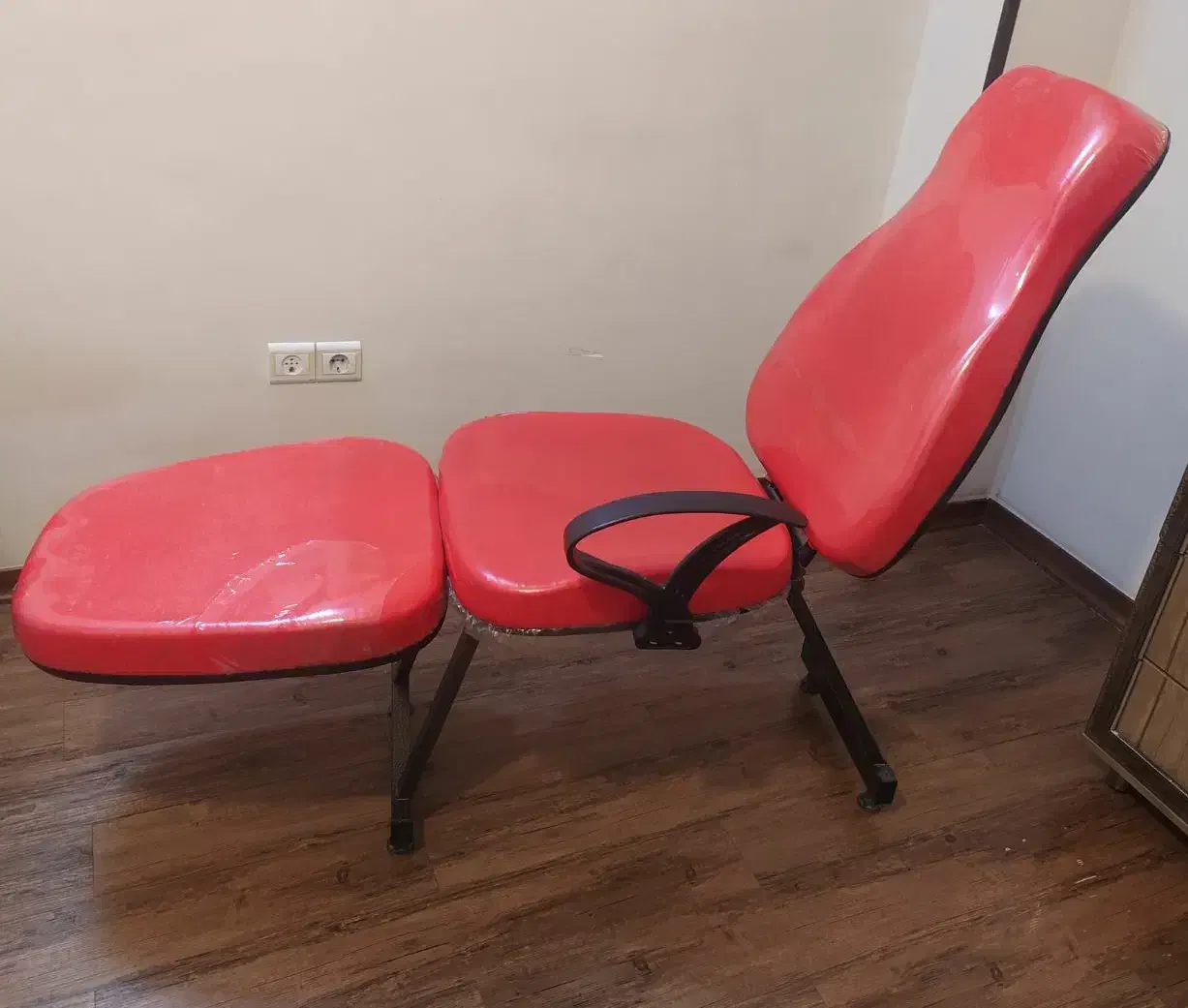 میز تاشو|آرایشگاه و سالنهای زیبایی|فولادشهر, مسکن مهر فولادشهر|دیوار