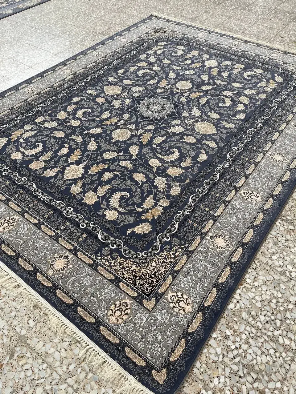 با پیش پرداخت خیلی کم خریدار شیک ترین فرش بشید|فرش|اردبیل, |دیوار