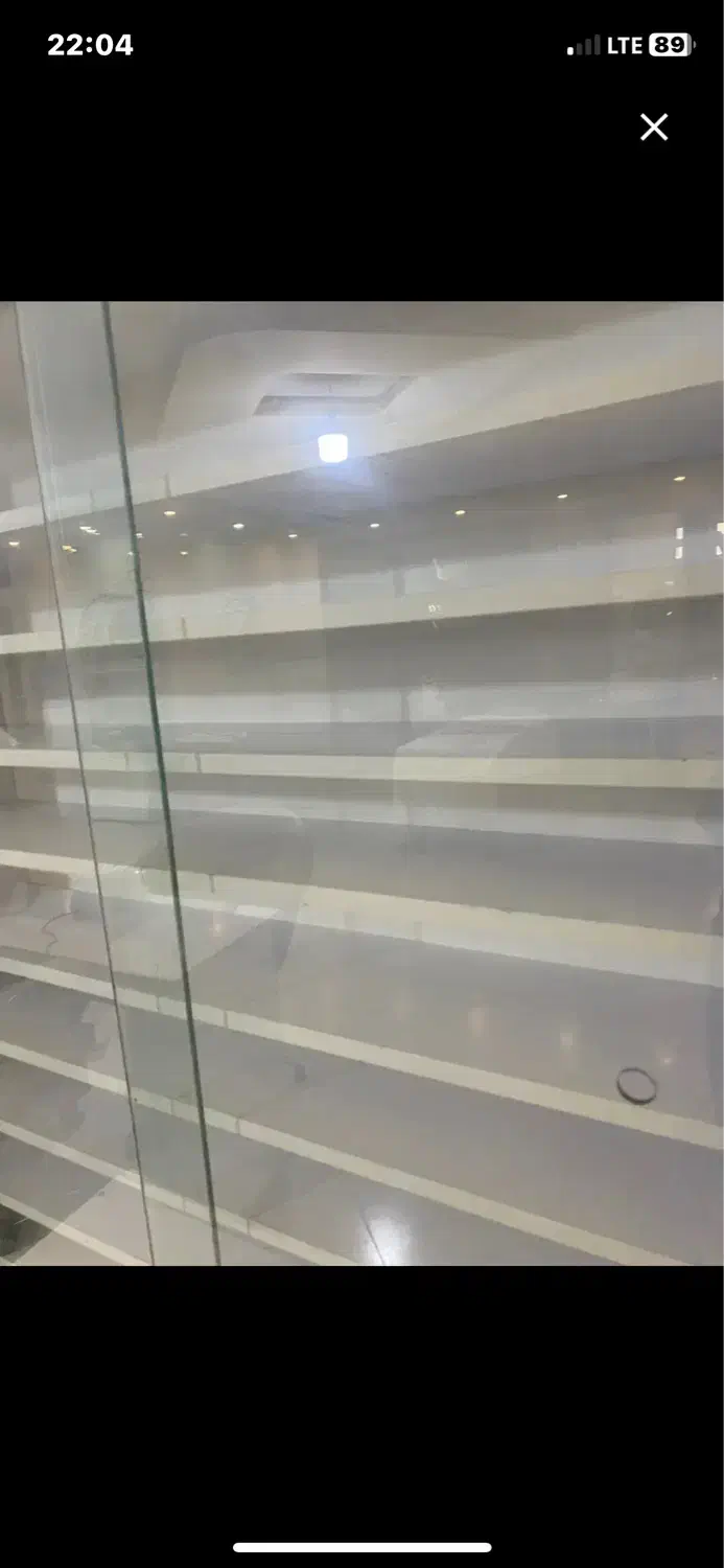 ویترین /کمد/استند|بوفه، ویترین، کنسول|شاهین‌شهر, مخابرات (شهید بهشتی)|دیوار