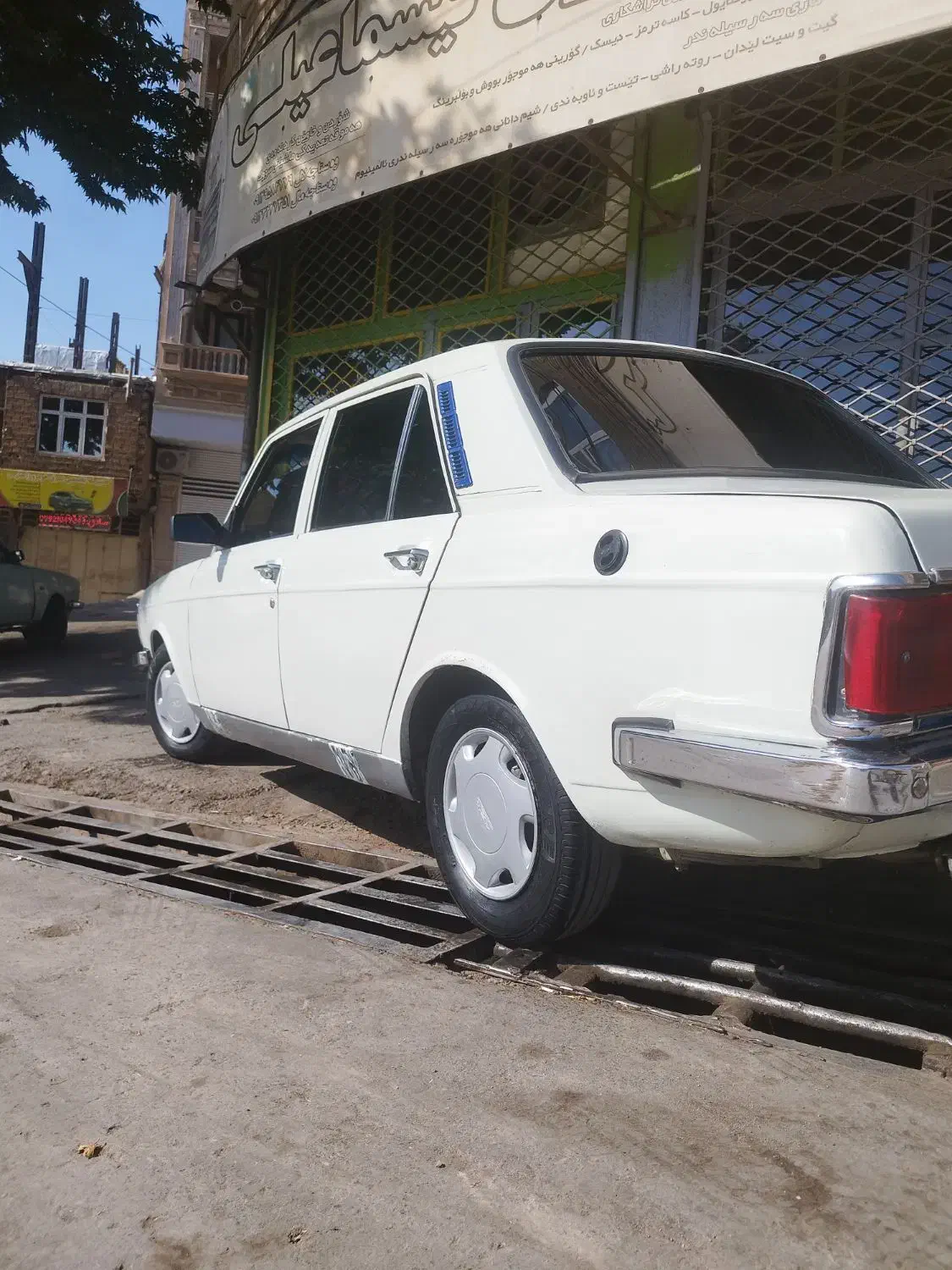 پیکان عروسک|خودرو کلاسیک|مهاباد (آذربایجان غربی), |دیوار