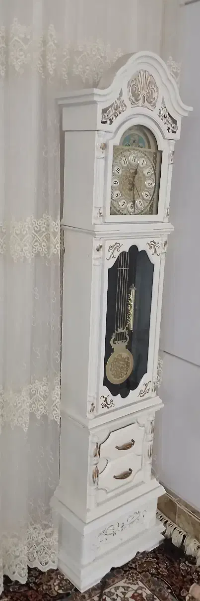 بوفه و ساعت فروشی  با وسایل داخلش ۶ و نیم|بوفه، ویترین، کنسول|سی‌سخت, |دیوار