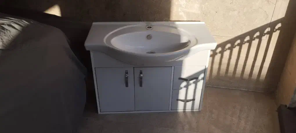 یک عدد روشویی باکسی دیواری|لوازم سرویس بهداشتی|تهران, درب دوم|دیوار