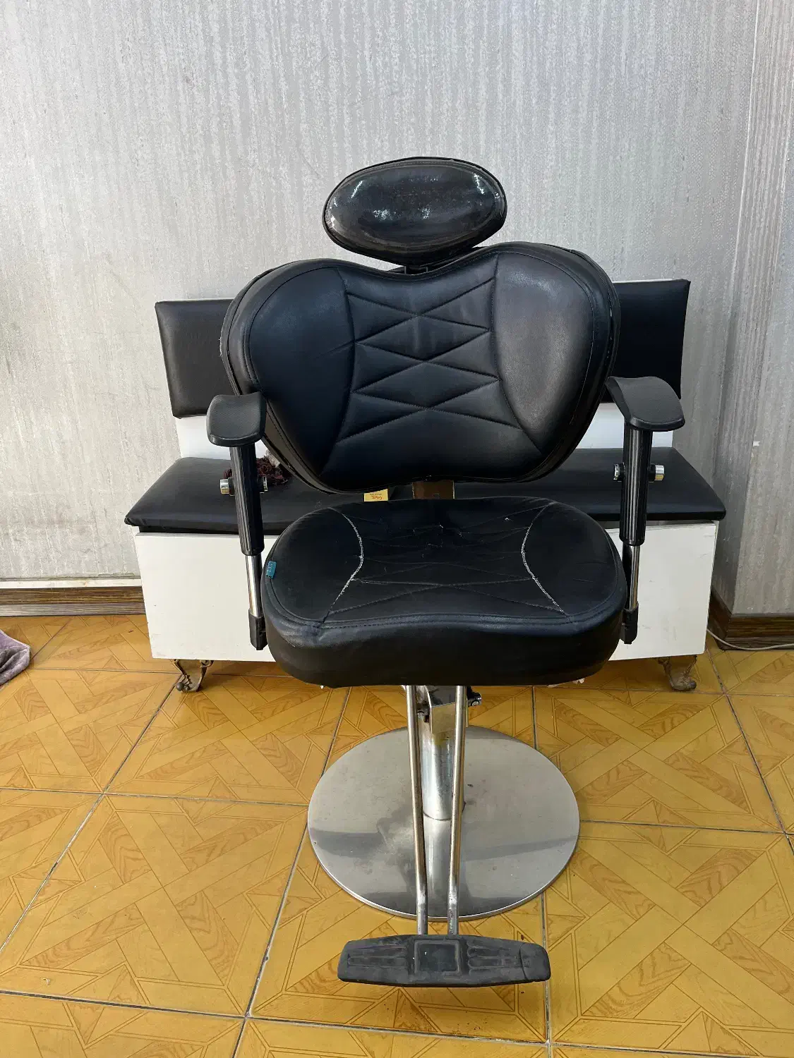 صندلی اصلاح  آرایشگاه|آرایشگاه و سالن‌های زیبایی|رشت, حمیدیان|دیوار