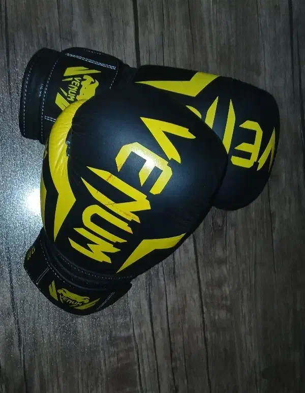 دستکش بوکس ونوم|تجهیزات ورزشی|شهرضا, |دیوار