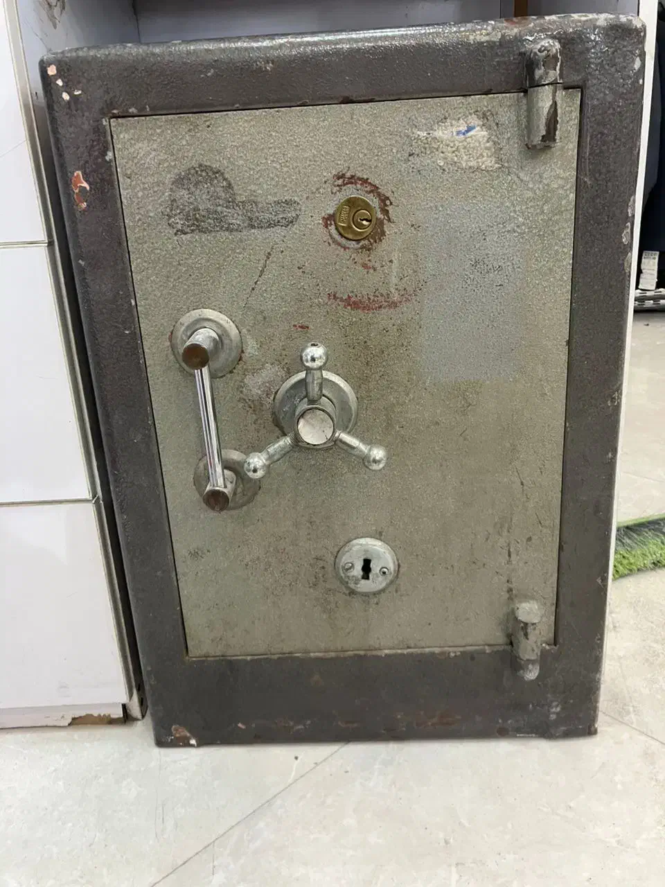 گاو صندوق|ابزارآلات|شهرکرد, |دیوار