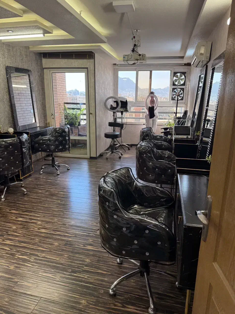 90متر اداری/سهروردی/دو اتاقه/ویو ابدی|اجارهٔ دفتر کار، اتاق اداری، مطب|اصفهان, باغ زیار|دیوار