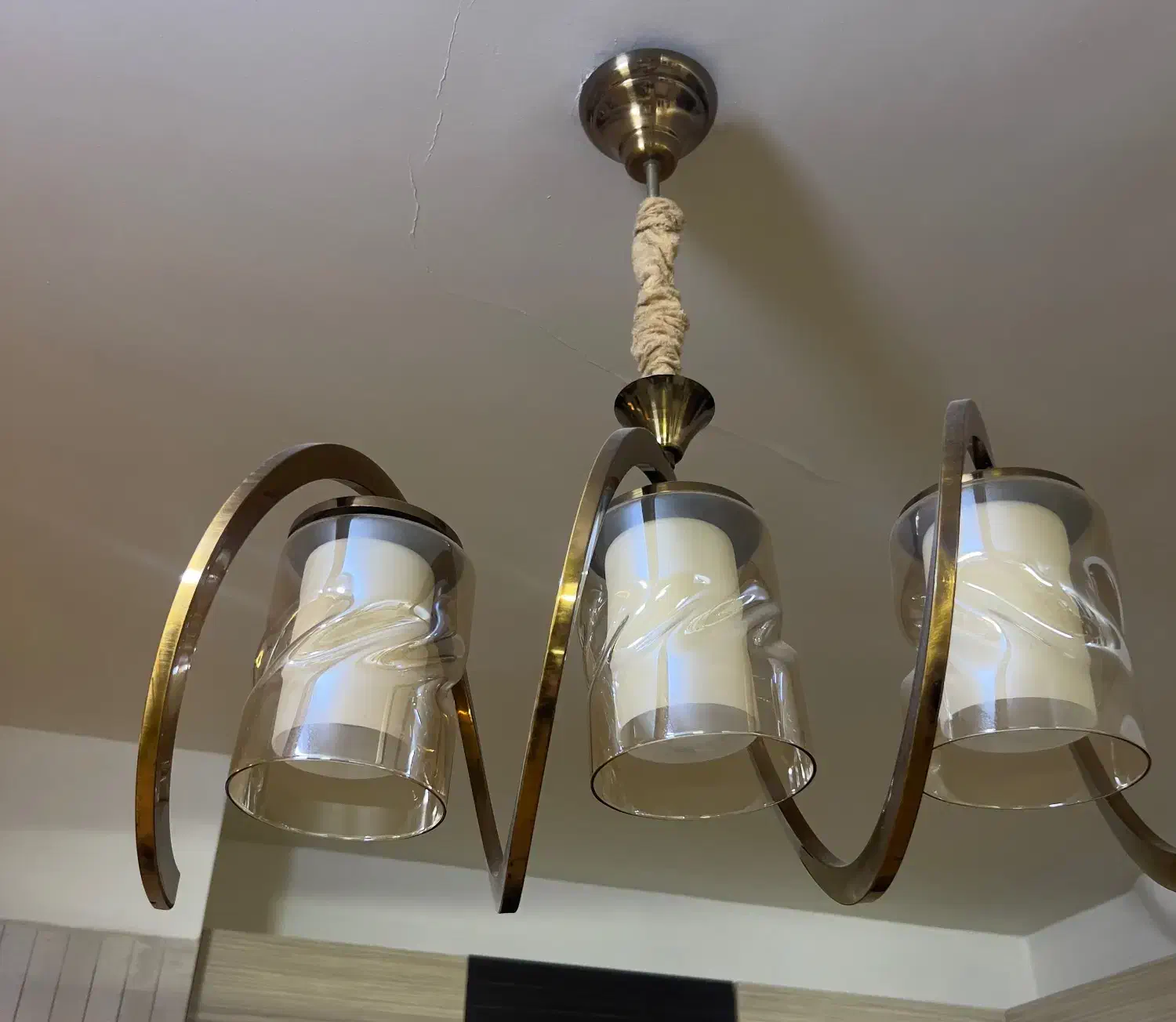 لوستر آویز|لوستر و چراغ آویز|اصفهان, دستگرده|دیوار