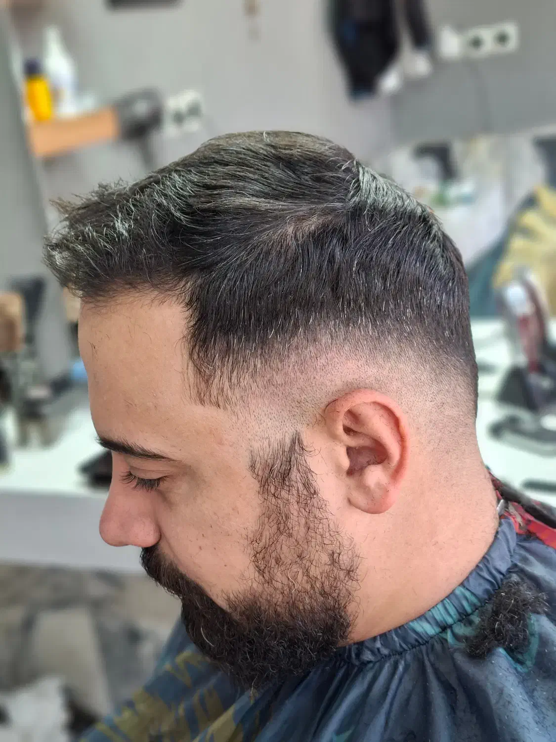 آرایشگر آقا نیازمندم|استخدام درمانی، زیبایی، بهداشتی|سنندج, |دیوار