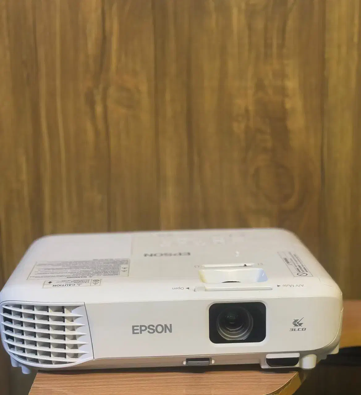 ویدئو پروژکتور ثابت اپسون EB-S05|تلویزیون و پروژکتور|شیراز, هفت تنان|دیوار