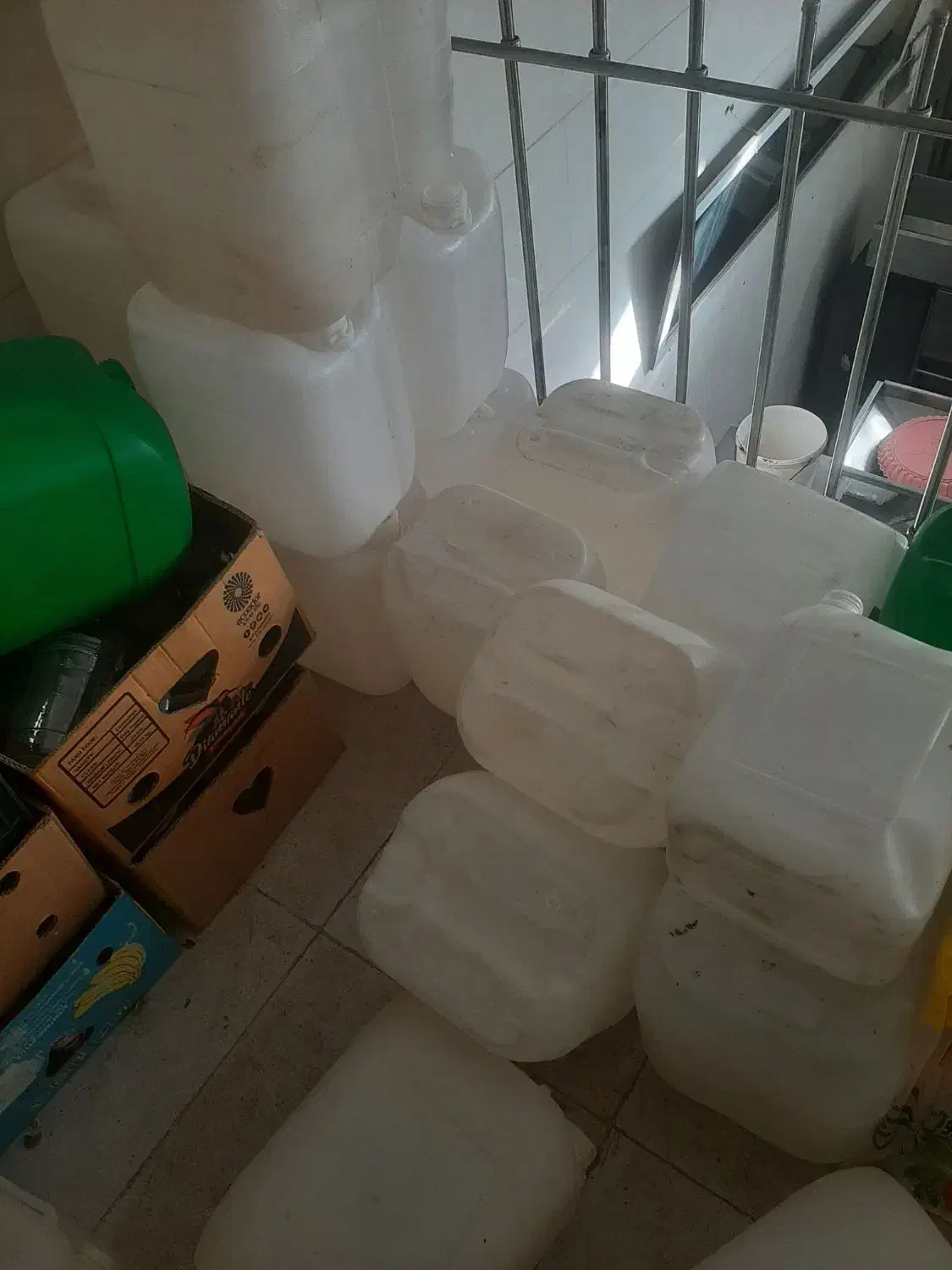 دبه کلاب ۲۰ لیتری|ظروف نگهدارنده، پلاستیکی، یک‌بارمصرف|سنندج, |دیوار