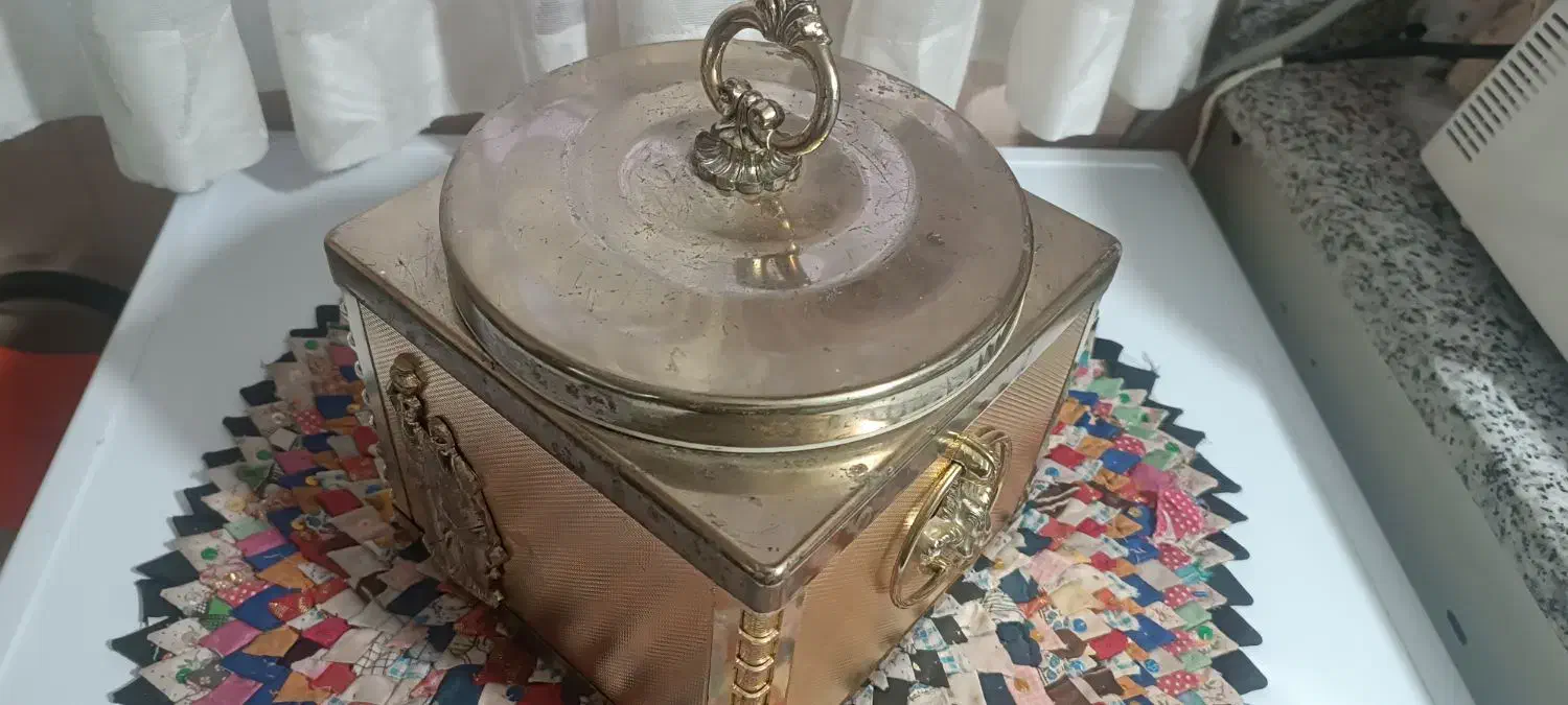 یخدان قدیمی|کلکسیون اشیاء عتیقه|همدان, |دیوار